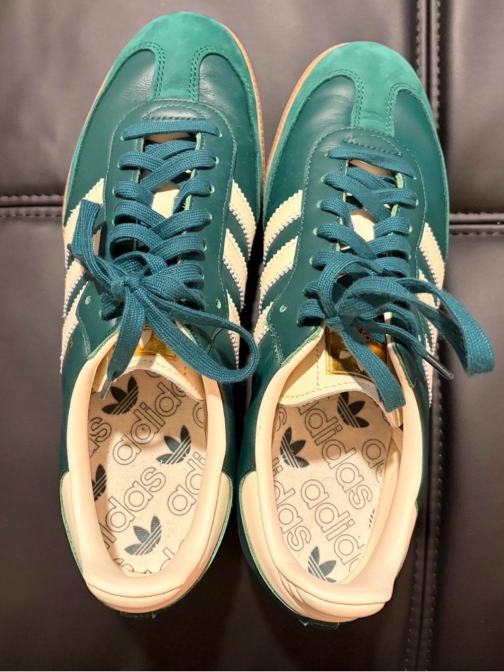 Deep green samba with cream details